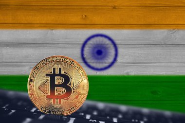 Bitcoin. Bitcoin arka planda Hindistan bayrağı.