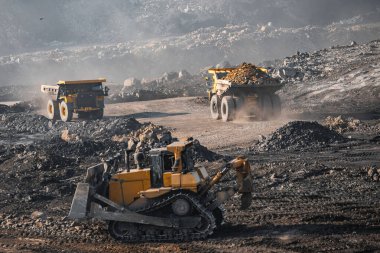 Maden ocakları için ağır makineler. Altın, elmas, kömür madeni