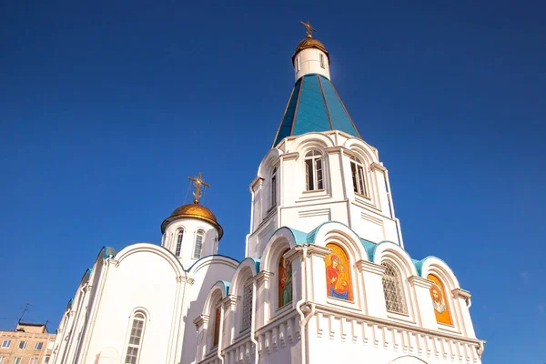 Murmansk, Russia - July 1, 2019: church northern city. Blue sky — Stock Photo, Image