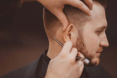 Kuaför dükkanı sakallı.