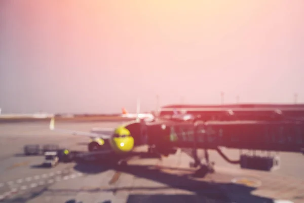 Abstrakt blured av flygplan flygplats bakgrund, väntar på passagerare — Stockfoto