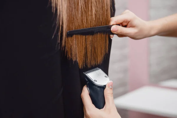 Keratin Erholung Haar und Protein Behandlung Flor mit professionellem Ultraschall-Eisen-Tool. — Stockfoto