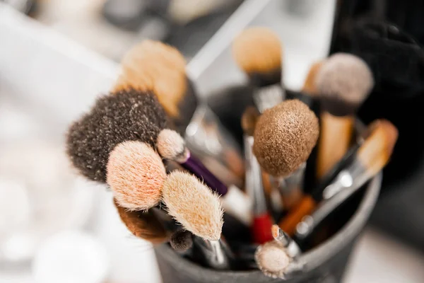 Achtergrond make-up zachte borstels voor kunstenaar, lichte kleur — Stockfoto