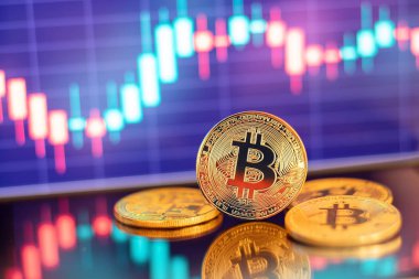 Grafik diyagramının arka planında altın Bitcoin kripto para birimi