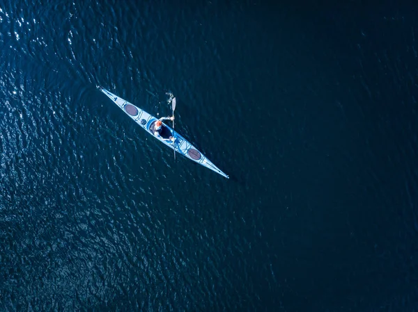 Blue kayak with man sea, open space, aerial top view — Stock Photo, Image
