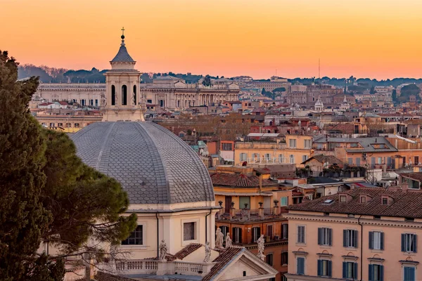 Veduta della città del tramonto Roma da Castel Sant Angelo, Piazza San Pietro in Vaticano — Foto Stock