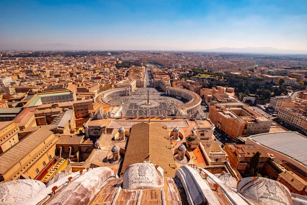 Panoramatický pohled na staré letecké město Řím od náměstí svatého Petra ve Vatikánu — Stock fotografie