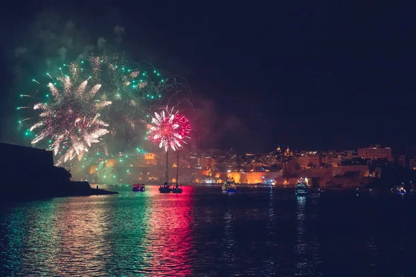 Malta Valletta natt Festival för fyrverkerier. Resebegrepp — Stockfoto