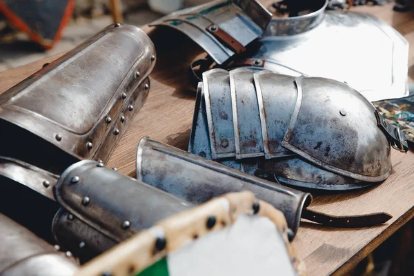 Utställning av antika rustningar, vapen, hjälmar från Viking stål Mdina Malta — Stockfoto