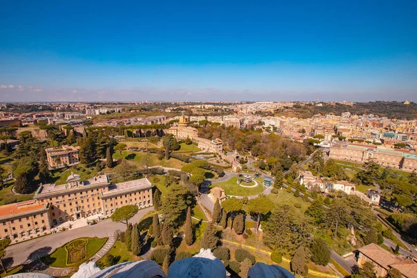 Vatikan 'daki Aziz Peters Meydanı' ndan Roma 'nın panoramik manzarası — Stok fotoğraf