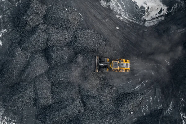 Open pit ορυχείο, εξορυκτική βιομηχανία για άνθρακα, top view εναέρια drone — Φωτογραφία Αρχείου