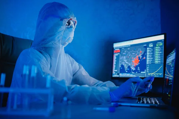 Entwicklung biologischer Geheimwaffen gegen den Menschen, Virusepidemie und Infektion von Tieren. Ausbruchskonzept einer unbekannten Krankheit. — Stockbild Entwicklung biologischer Geheimwaffen gegen den Menschen, Virusepidemie und Infektion von Tieren. Ausbruchskonzept einer unbekannten Krankheit — Stockfoto