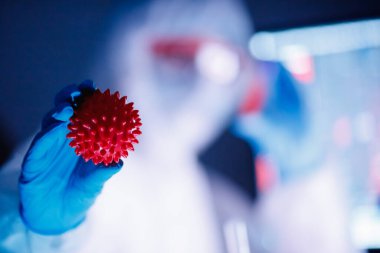 2019-ncov Coronavirus yaşam için tehlikeli laboratuvar kan testi tespiti. Salgın Aşı Konsepti