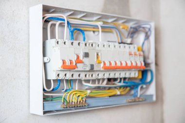 Dağıtım ve elektrik arkaplanı için elektrik santrali kontrol paneli. Kesintisiz voltaj