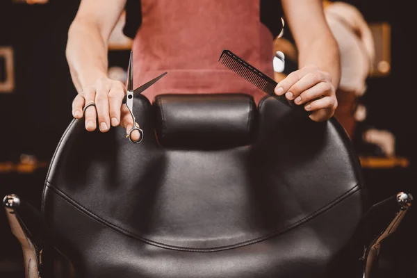 Sillón de barbería. Peluquería moderna y peluquería, peluquería para hombres —  Fotos de Stock