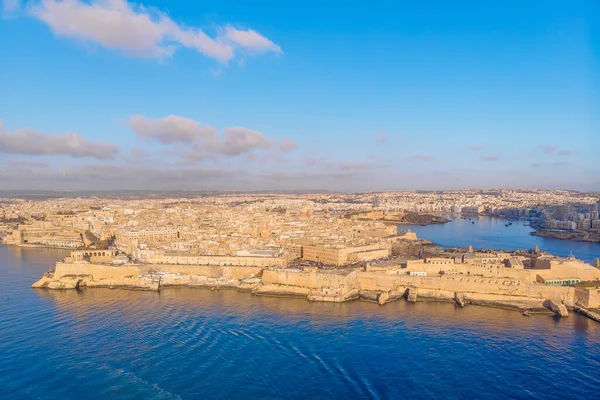 Фотография захода солнца Порт Валлетта, Мальта. Вид с моря — стоковое фото