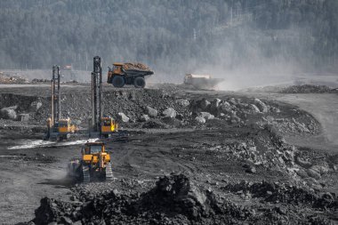 Patlama ve mineral keşifleri için hazırlanmış sıkıcı makineler. Açık maden endüstrisi