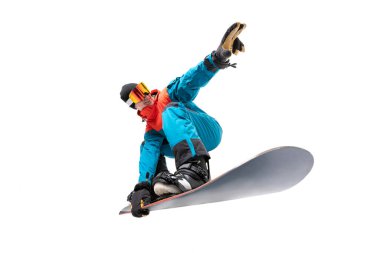 Portre genç adam snowboard atlama hareketi izole beyaz arka plan