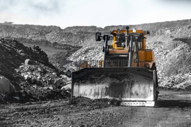 Kömür patlamasından sonra buldozer seviyesinde. Açık maden endüstrisi