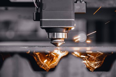 Işık kıvılcımlı metal lazer CNC kesimi