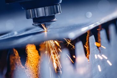 Işık kıvılcımlı metal lazer CNC kesme Endüstriyel üretim teknolojisi