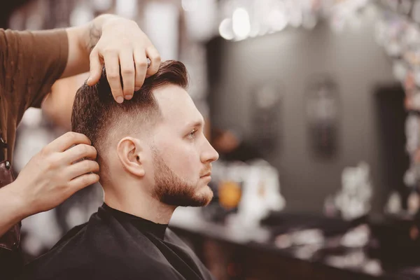 Barbershop banner. Man in barber chair, hairdresser styling his hair. — Stock Photo, Image