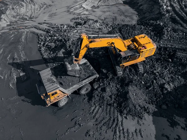 Tagebau, Bergbauindustrie für Kohle, Drohne von oben — Stockfoto