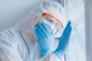 Doktor yeni virüs koronavirüsü ile enfekte oldu. Hasta bağışıklığı zayıfladı, yorgunluk...