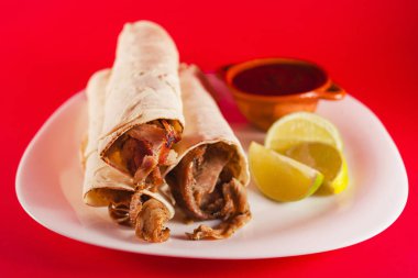 Meksika tacos, taco arabe ve limon ev yapımı baharatlı Mexico City