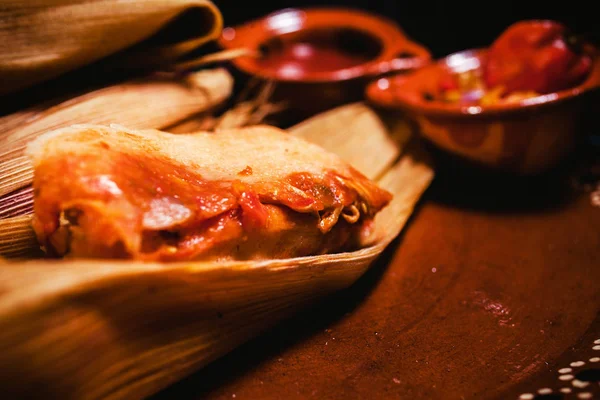 Tamales Cibo Messicano Con Salsa Rossa Nella Città Messicana — Foto Stock