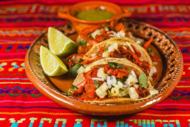 Tacos al papaz ve limon Meksika baharatlı gıda Meksika city