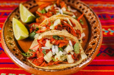 Tacos al papaz ve limon Meksika baharatlı gıda Meksika city