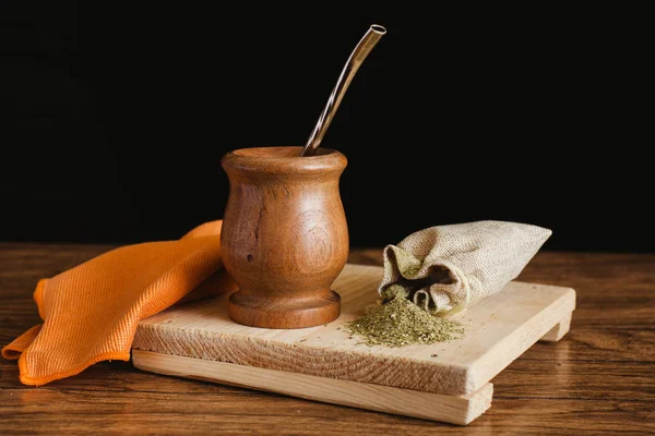 Yerba Mate Popular Argentina Madera Sobre Fondo Negro — Foto de Stock