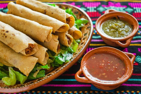 Flautas Pollo Tacos Salsa Comida Casera Mexicana Ciudad Mexicana —  Fotos de Stock