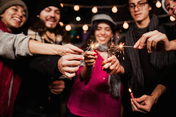 Mexican Posada Group Friends Sparklers Christmas Mexico — Stock Photo, Image