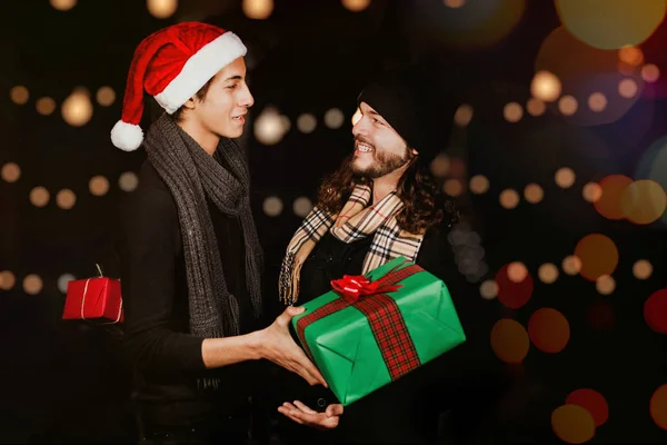 Mexican Friends Exchanging Christmas Gifts Celebrating Christmas New Year Mexico — ストック写真