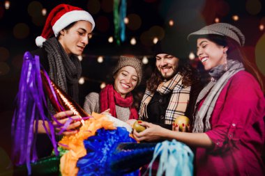 Posada Mexicana, Meksika 'lı arkadaşlar Noel Meksika' da Posada kutlaması yapıyorlar.