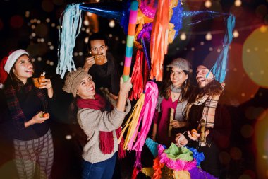 Posada Mexicana ve Meksikalılar Noel 'de Meksika' da Posada kutlaması yapıyorlar.