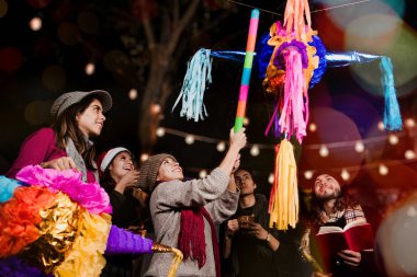 Posada Mexicana ve Meksikalılar Noel 'de Meksika' da Posada kutlaması yapıyorlar.