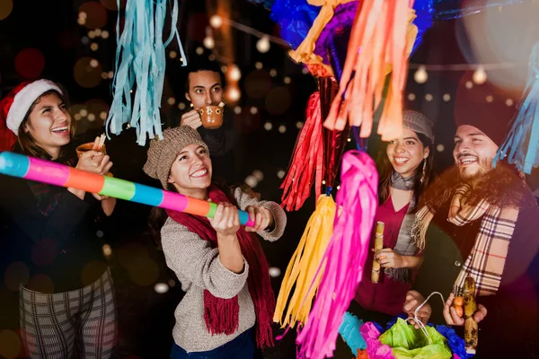 Posada Mexicana Mexičan Lidé Rozbíjejí Piátu Oslavující Posadu Vánoce Mexiku — Stock fotografie
