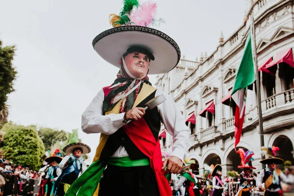 Carnaval Mexicano Bailarines Mexicanos Con Trajes Populares Mexicanos Brillantes México —  Fotos de Stock