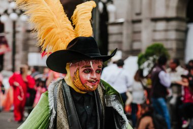 Meksika Karnavalı, Meksika Dansçıları Meksika 'da parlak Meksikalı halk kostümleriyle