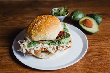 Cemita Poblana Puebla Meksika 'dan geleneksel sandviç.