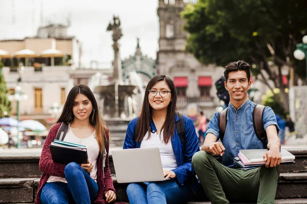 Latin american students or international students in internship in Mexico City