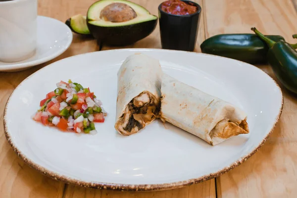 Burritos Envuelve Comida Mexicana Con Carne Verduras Burrito Ternera —  Fotos de Stock