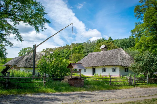 Régi Tájház Agyagból Épített Borított Szalma — Stock Fotó