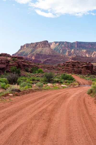 Gravel road in southern Utah desert — Stock Photo, Image