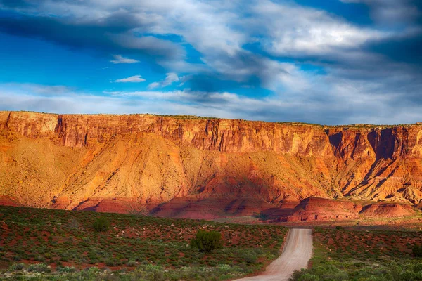 Strada sterrata nel deserto meridionale dello Utah — Foto Stock