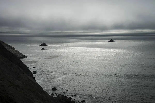 Piękny bank mgła nad oceanem — Zdjęcie stockowe