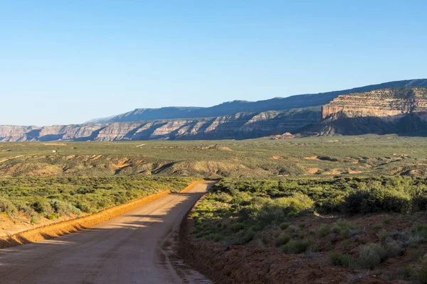 Camino de grava en el desierto del sur de Utah — Foto de Stock